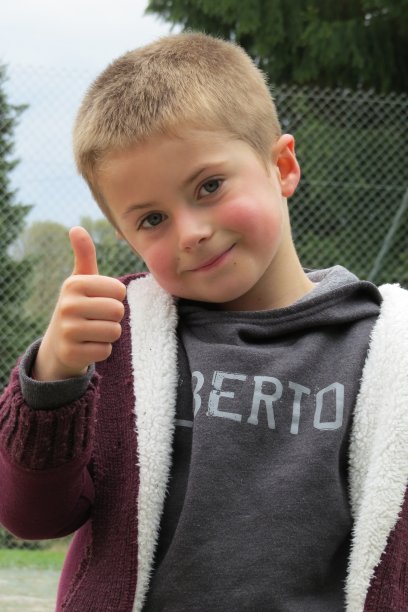 快乐积极的孩子图片下载