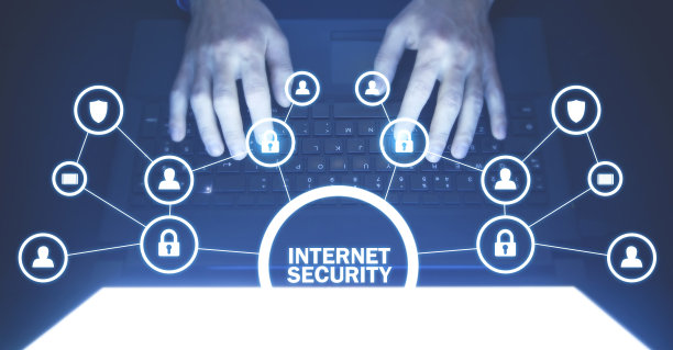 男性用手在笔记本电脑键盘上打字。网络安全图片下载