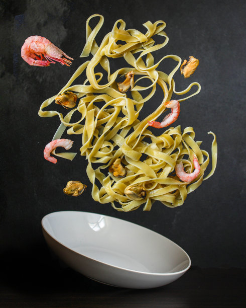 海鲜意大利面(虾、贻贝)菜单概念。食品的背景。前视图。本空间图片下载