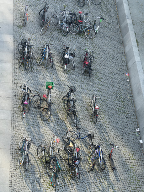 自行车停车场最后一英里城市交通系统图片下载