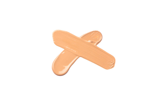 明亮的米色粉底涂抹成x形。图片下载