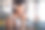 在办公室的玻璃板上工作和写作的妇女。商业、技术、研究理念图片下载