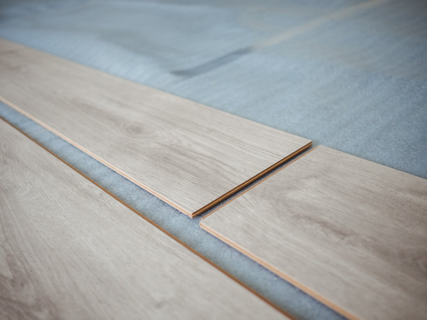 公寓的维修过程。强化地板图片下载