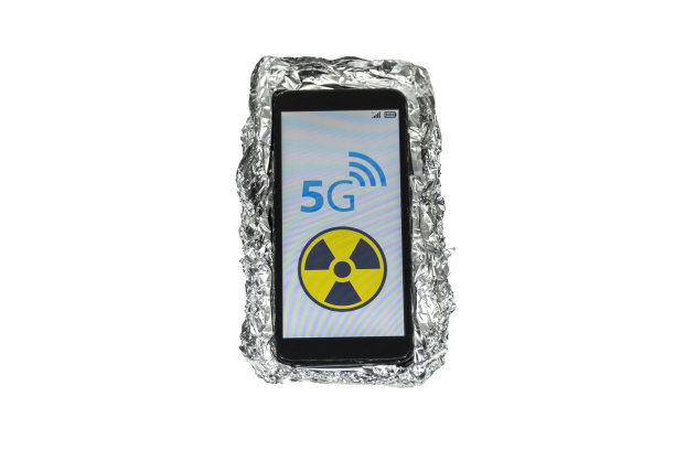 铝箔智能手机外壳和5g危险标志图片下载