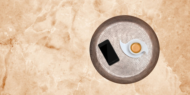 平面设计的咖啡与水在托盘上图片下载