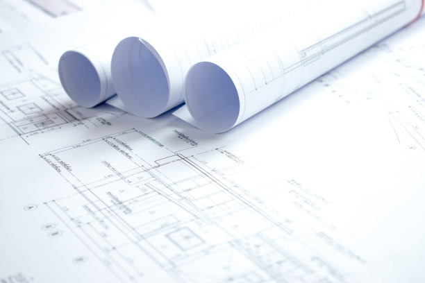 2019年9月22日，泰国呵叻府:白色桌子上的许多房屋平面图的特写照片。图片下载