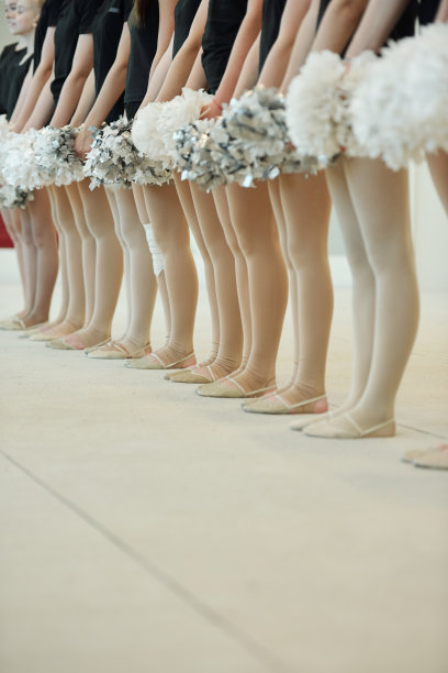 拉拉队里的女孩图片下载