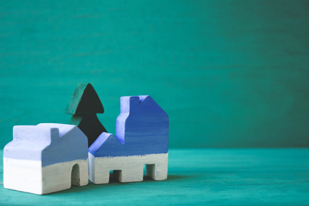 房子和树在绿色的背景图片下载