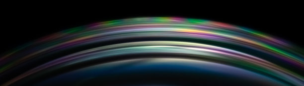 部分肥皂球的宏在黑色背景上图片下载