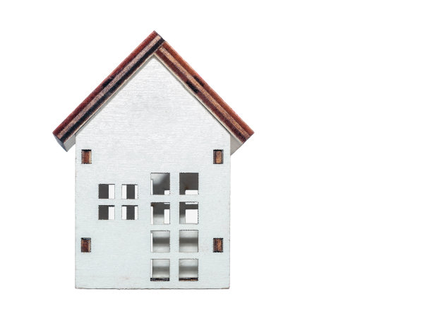 房子木制模型孤立在白色背景上图片下载
