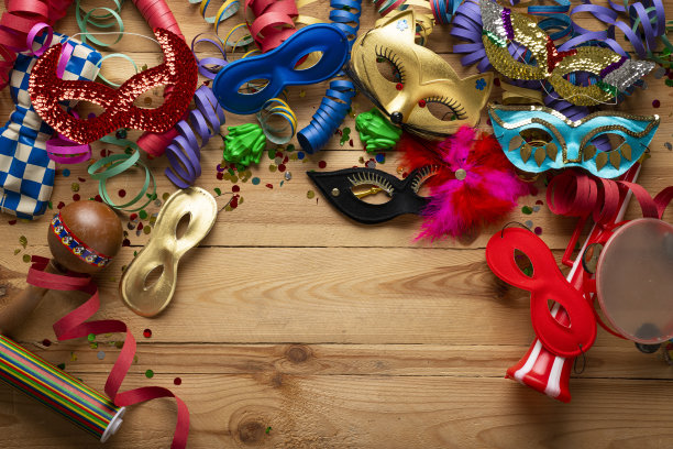 嘉年华的背景在一个木制的表面图片下载