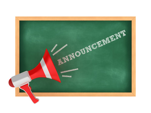 扩音器与公告字在黑板框架- 3D渲染图片下载