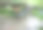 在大雨期间有花园家具的露台。图片下载