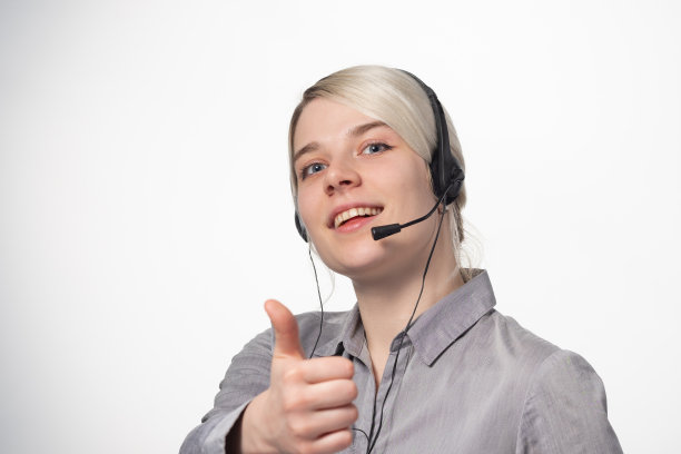 白色背景上的员工呼叫中心肖像。运营商的支持。图片下载