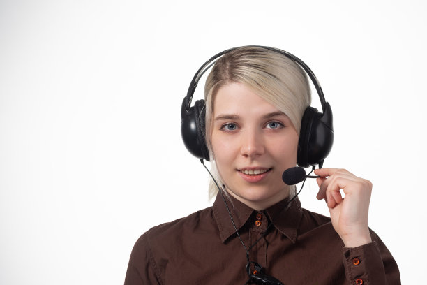 支持电话接线员耳机，白色隔离。图片下载