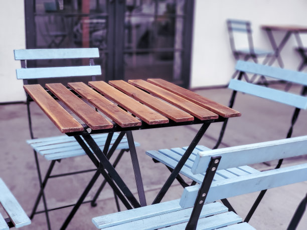 小酒馆里图片下载