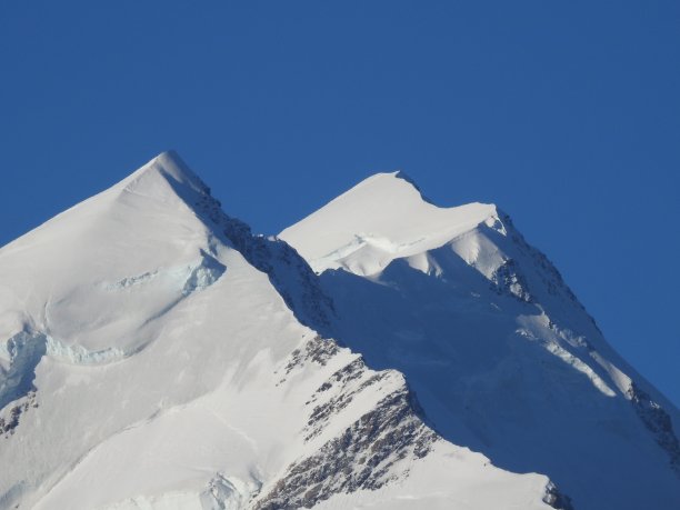 雪中的库克山图片下载