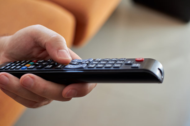 使用的手持遥控器。图片下载