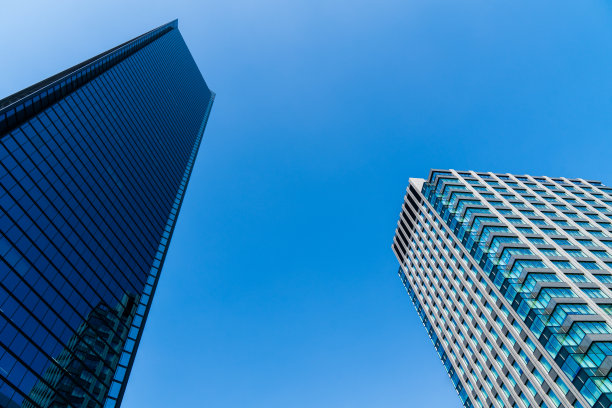 日本现代建筑的低角度图片下载