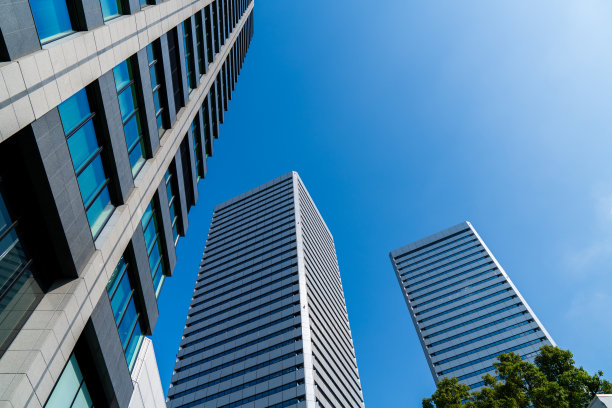 日本现代建筑的低角度图片下载