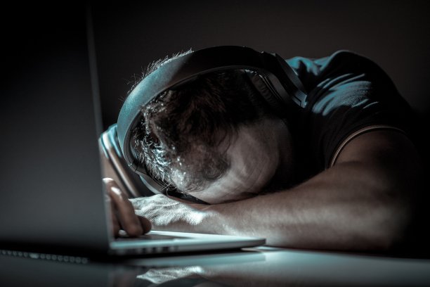 过度劳累排气男人图片下载