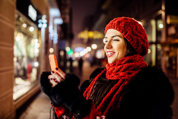 漂亮的女人发短信图片下载