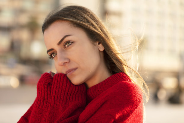 美丽的少女在哭泣图片下载