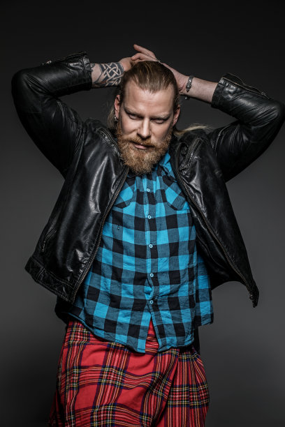 纹身老人的肖像图片下载