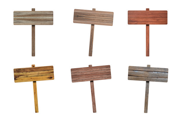 一套木制道路标志孤立在白色背景。图片下载