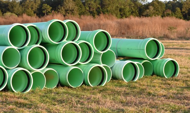 一大堆绿色的空管子图片下载