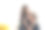 亚洲年轻夫妇，男人和女人一起待在卧室里。女孩从后面拥抱着男孩，互相看着对方感觉爱的幸福，面带微笑。年轻女孩和男孩概念的关系。图片下载