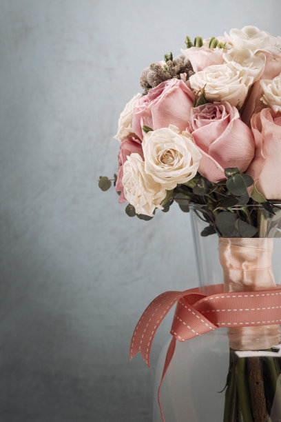 婚礼新娘的花束。复古的图片。暗的背景图片下载