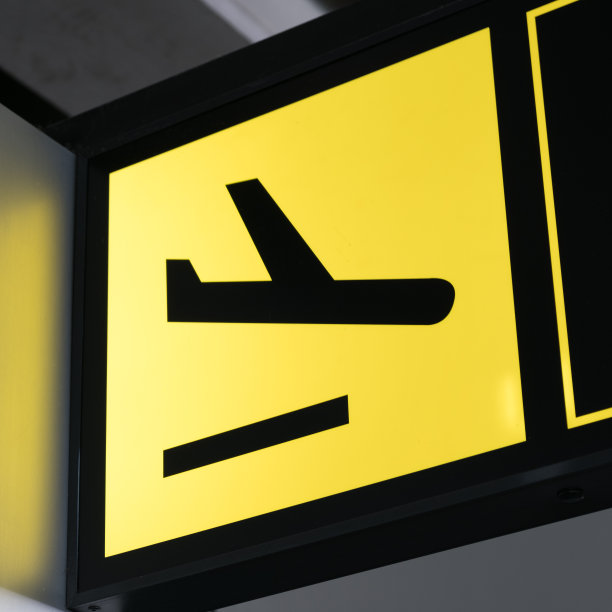 巴拿马城机场信息标志上有到达/降落飞机的象形符号图片下载