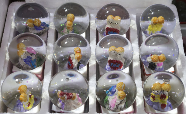 盒子里的雪花球图片下载