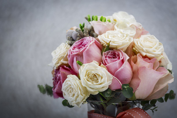 婚礼新娘的花束。复古的图片。光背景图片下载