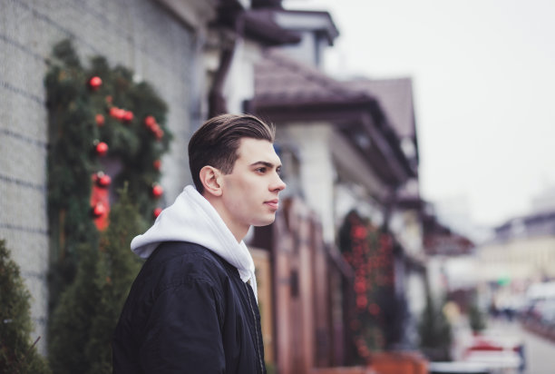 发型很酷的男人图片下载