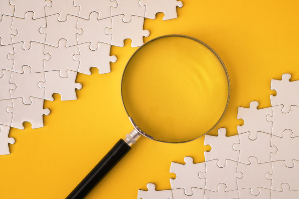 拼图和放大镜图片下载