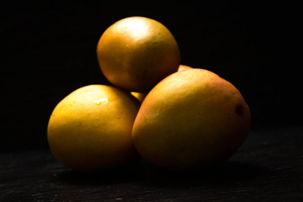 芒果，甜而黄的水果。图片下载