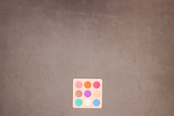 女性化妆用的眼影调色板。时尚化妆品产品图片下载
