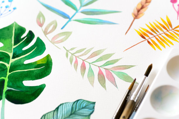 特写水彩画在纸上的画笔，调色板和颜料图片下载