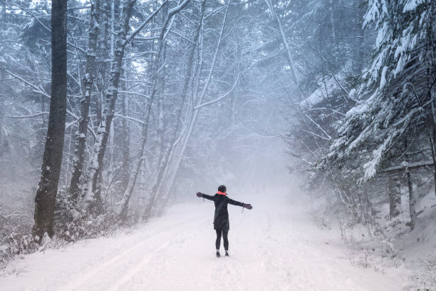 拥抱冬天图片下载