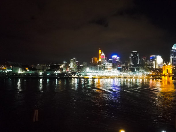 河对岸图片下载