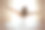女人在床上伸开双手醒来后，太阳耀斑。深色头发的女人进入一个愉快和放松的一天后，睡了一个好觉和后视图。崭新的一天和快乐的周末图片下载