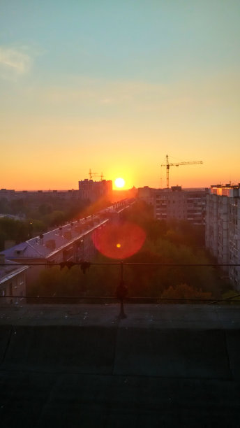 美丽的俄罗斯日落。图片下载