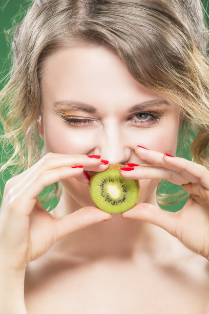 奇异果片的女人肖像图片下载