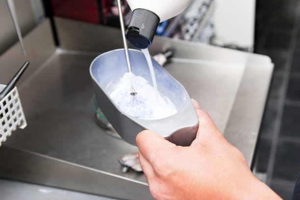 发型师混合染发剂图片下载