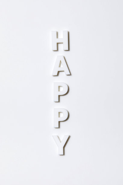 字母表中的白色字母HAPPY放在白色的背景上图片下载