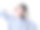 小女孩戴着耳机听白色背景音乐的肖像图片下载