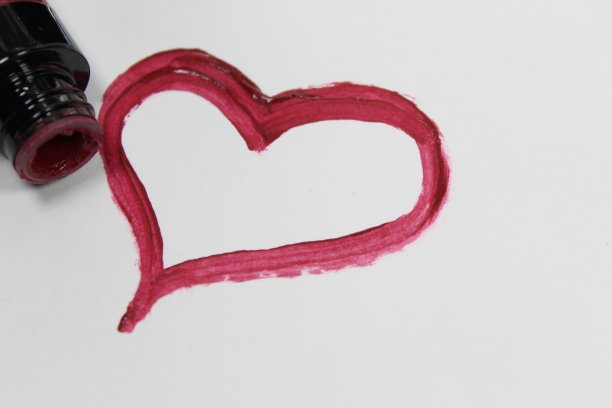 油漆的心图片下载