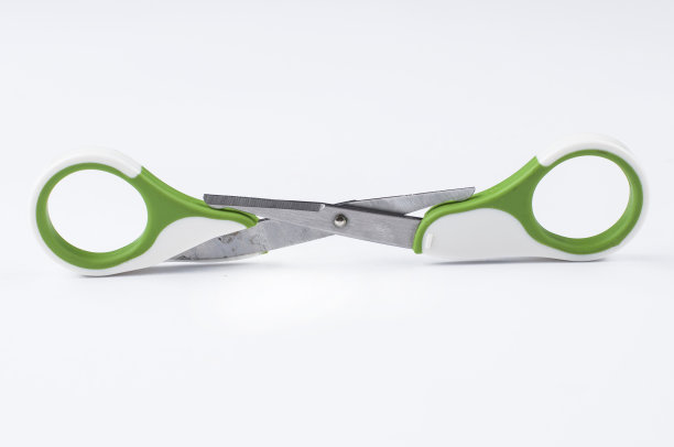 指甲剪刀孤立在白色背景。副本的空间。图片下载